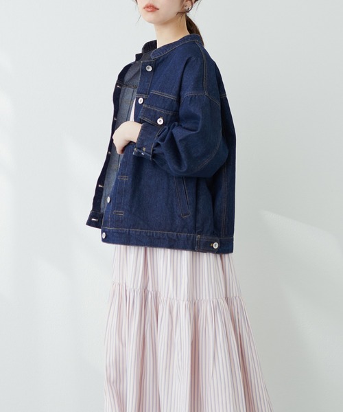 natural couture(ナチュラルクチュール)の「程よい抜け感が魅力 ピンタックデザインバンドカラーGジャン(デニムジャケット・レディース・ブラック/インディゴブルー/アイボリー・FREE)」の16枚目の写真