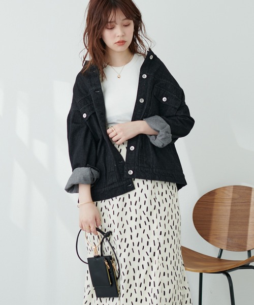 natural couture(ナチュラルクチュール)の「程よい抜け感が魅力 ピンタックデザインバンドカラーGジャン(デニムジャケット・レディース・ブラック/インディゴブルー/アイボリー・FREE)」の12枚目の写真