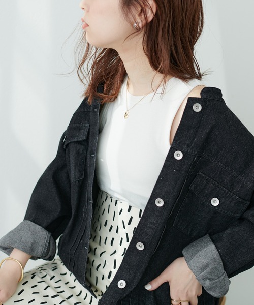 natural couture(ナチュラルクチュール)の「程よい抜け感が魅力 ピンタックデザインバンドカラーGジャン(デニムジャケット・レディース・ブラック/インディゴブルー/アイボリー・FREE)」の9枚目の写真