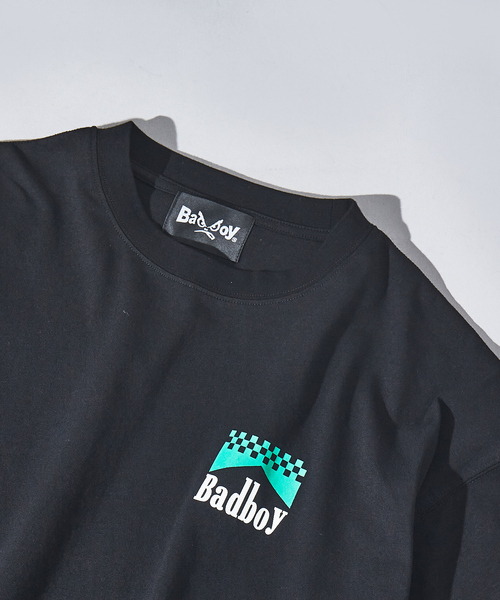 BAD BOY(バッドボーイ)の「【BADBOY / バッドボーイ】 パロディ ロゴ Tシャツ(Tシャツ/カットソー・メンズ・ホワイト/ライトブルー/ブラック・M/L)」の3枚目の写真