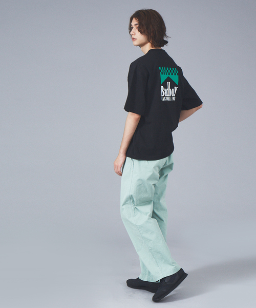 BAD BOY(バッドボーイ)の「【BADBOY / バッドボーイ】 パロディ ロゴ Tシャツ(Tシャツ/カットソー・メンズ・ホワイト/ライトブルー/ブラック・M/L)」の4枚目の写真