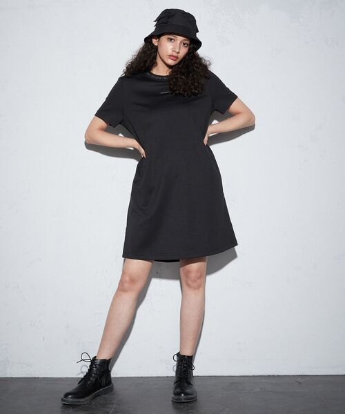 Calvin Klein(カルバン・クライン)の「ロゴ トリム ミラノ ワンピース(ワンピース・レディース・ホワイト/ブラック・S/M/L/XS)」の4枚目の写真