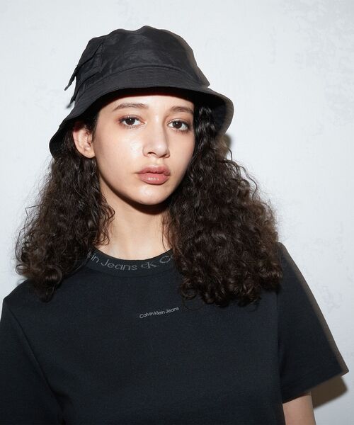 Calvin Klein(カルバン・クライン)の「ロゴ トリム ミラノ ワンピース(ワンピース・レディース・ホワイト/ブラック・S/M/L/XS)」の5枚目の写真