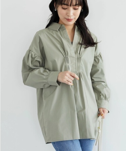 Green　Parks（グリーンパークス）の「・furry rate スキッパーピンタックチュニック（シャツ/ブラウス・レディース・ネイビー/オフホワイト/ブルー/グレイッシュベージュ・FREE）」の3枚目の写真