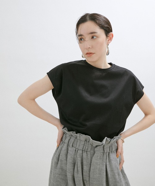 SALON adam et rope'（サロン アダム エ ロペ）の「【イージーケア・UVカット】Prima ZymフレンチスリーブクルーネックTシャツ（Tシャツ/カットソー・レディース・ホワイト/ブラック/カーキ/サックスブルー・FREE）」の2枚目の写真