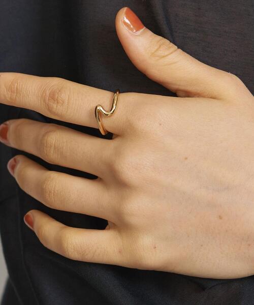 VELATTI（ヴェラッティ）の「＜VELATTI＞ウェーブ リング（リング・レディース・ゴールド・FREE）」の6枚目の写真