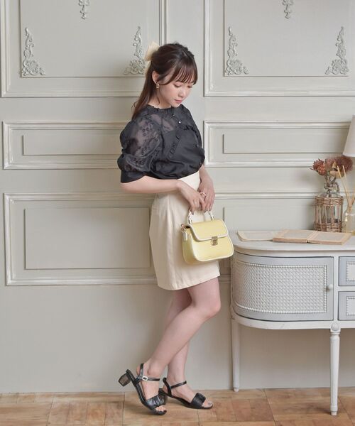 ems excite（エムズエキサイト）の「２way花柄BL（シャツ/ブラウス・レディース・ブルー/ブラック/ホワイト・FREE）」の13枚目の写真