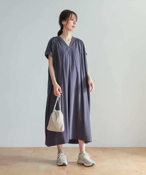 ベージュグレーブラウンホワイトアーバンリサーチペイズリーVネックロングワンピース URBAN RESEARCH ROSSO（アーバンリサーチロッソ）の「3WAY V