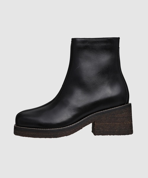 LEMAIRE（ルメール）の「WOMAN PIPED HEELED BOOTS（ブーツ・レディース・ブラウン系その他/ブラック・36/37/38/39）」の2枚目の写真