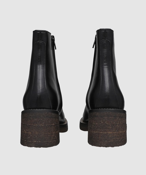 LEMAIRE（ルメール）の「WOMAN PIPED HEELED BOOTS（ブーツ・レディース・ブラウン系その他/ブラック・36/37/38/39）」の4枚目の写真