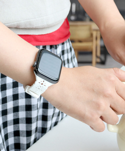 SiNCERE(シンシア)の「Apple Watch Band / アップルウォッチ バンド フラワーシリコン 38-41mm(デジタル腕時計・レディース・ライトブルー/ブラック/ベージュ/ホワイト/ライトグリーン・40mm)」の15枚目の写真