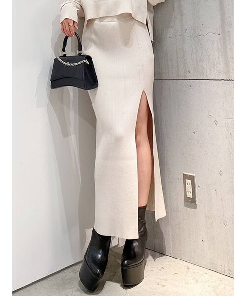 GYDA（ジェイダ）の「【セットアップ着用可】DEEPスリット ニットロングスカートライクショートパンツ（スカート・レディース・アイボリー/ブラック/ベージュ・FREE）」の2枚目の写真