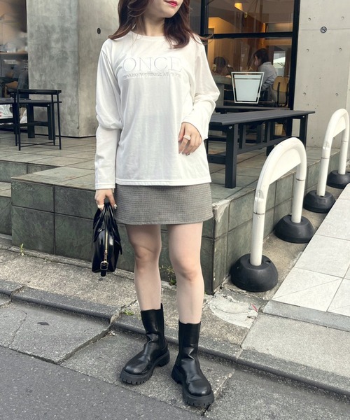 OLIVE des OLIVE（オリーブデオリーブ）の「ロゴ刺繍ロンティー（Tシャツ/カットソー・レディース・ホワイト/ブラウン/オフホワイト・FREE）」の4枚目の写真