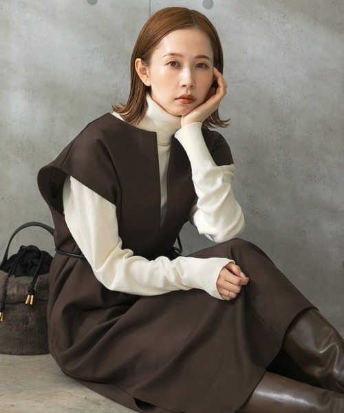 URBAN RESEARCH ROSSO(アーバンリサーチロッソ)の「ベルト付きキーネックベストワンピース(ワンピース)」|ブラウン系その他