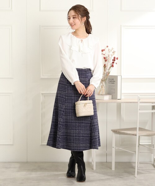 couture brooch（クチュールブローチ）の「◆ラッフル衿ブラウス（シャツ/ブラウス・レディース・ブラック/オフホワイト/サックスブルー・40/38/42）」の4枚目の写真