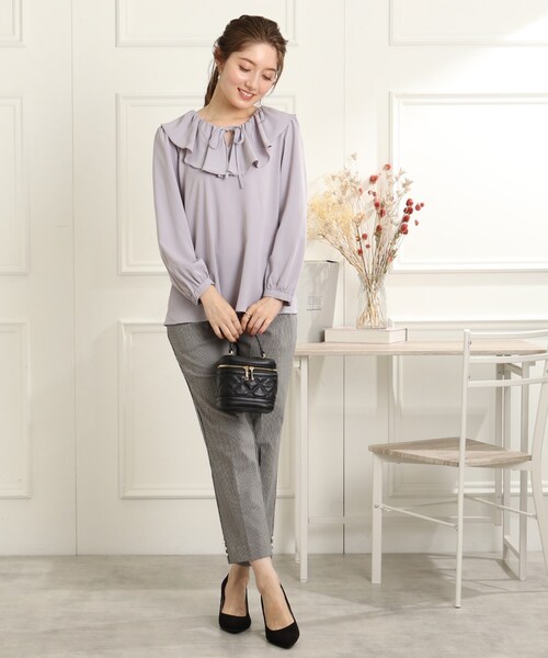 couture brooch（クチュールブローチ）の「◆ラッフル衿ブラウス（シャツ/ブラウス・レディース・ブラック/オフホワイト/サックスブルー・40/38/42）」の10枚目の写真