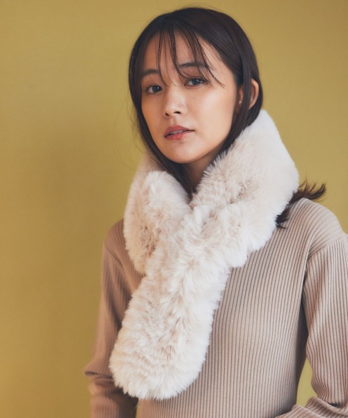 Andemiu（アンデミュウ）の「フェイクファーティペット162194（ストール/ショール・レディース・アイボリー/モカ/サックスブルー系・FREE）」の2枚目の写真