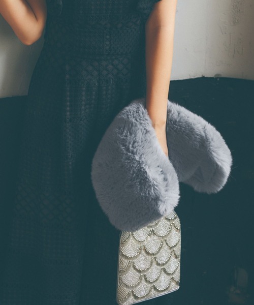 Andemiu（アンデミュウ）の「フェイクファーティペット162194（ストール/ショール・レディース・アイボリー/モカ/サックスブルー系・FREE）」の11枚目の写真