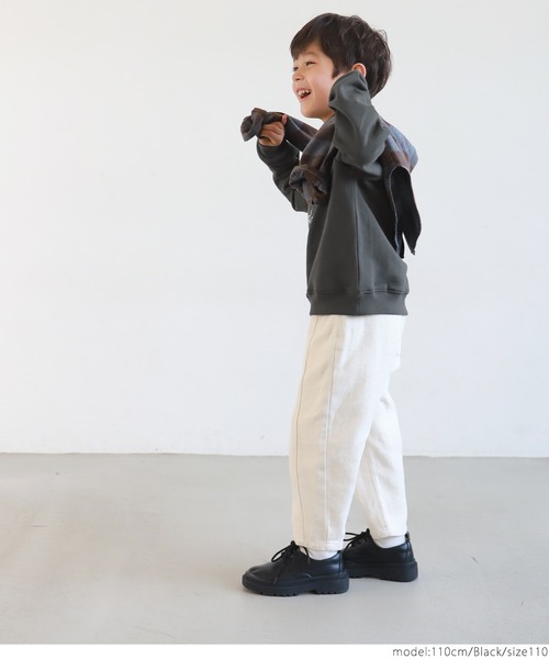 coca(coca)(コカ)の「キッズ 親子お揃い裏毛ラグランロゴスウェット(スウェット・キッズ・グレー/ブラック/カーキ/レッド・100/110/120/130)」の7枚目の写真