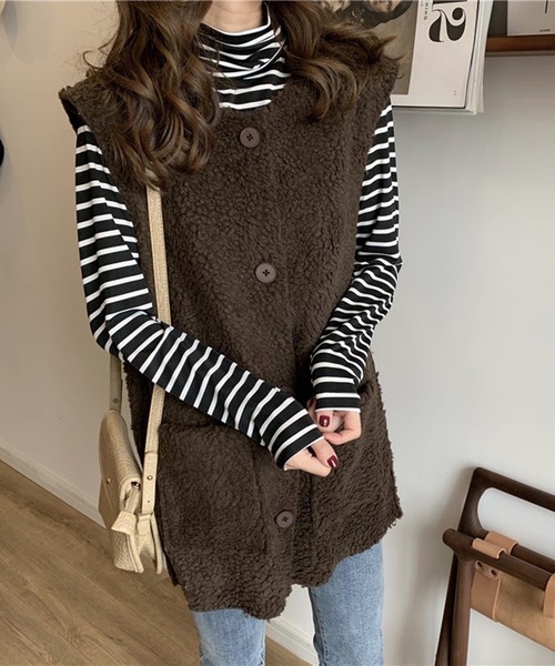 Chaco closet(チャコ クローゼット)の「ビッグシルエットフロントポケットボアベスト(ベスト・レディース・ブラウン/ベージュ・FREE)」の8枚目の写真