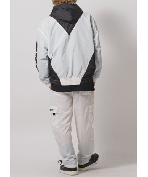 RE730（アールイーセブンサーティー）の「RE730 バイカラービッグマウンテンパーカー（マウンテンパーカー・メンズ・オフホワイト/ブラック・MEDIUM/LARGE）」の8枚目の写真