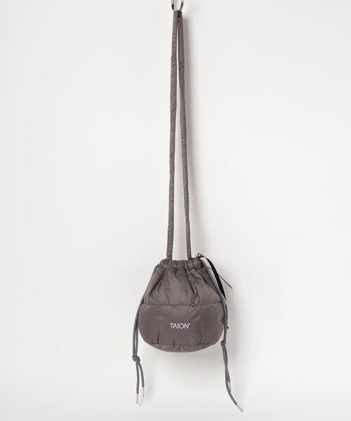 TAION（タイオン）の「【TAION/タイオン】2WAY ドローストリング ダウンバッグ/ダウン 巾着バッグ/ミニバッグ/エコバッグ（ショルダーバッグ・レディース・ベージュ/グレー/ネイビー/オフホワイト/ブラック・FREE）」の11枚目の写真