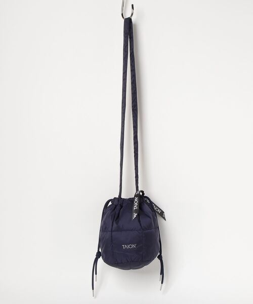 TAION（タイオン）の「【TAION/タイオン】2WAY ドローストリング ダウンバッグ/ダウン 巾着バッグ/ミニバッグ/エコバッグ（ショルダーバッグ・レディース・ベージュ/グレー/ネイビー/オフホワイト/ブラック・FREE）」の13枚目の写真
