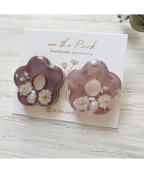 tone(トーン)の「【in the Park】くすみカラーのお花ピアス(MA)(ピアス(両耳用)・レディース・パープル系その他/ブラウン・FREE)」の7枚目の写真