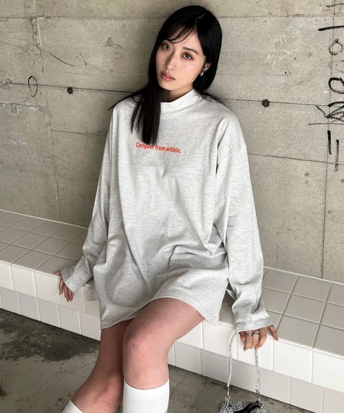 EPIMI E'PIMMY(エピミエピミー)の「〈ユニセックス〉ハイネックロゴプリントプルオーバー(Tシャツ/カットソー・レディース・オフホワイト/ブラック/ネイビー/オートミール・MEDIUM)」の4枚目の写真
