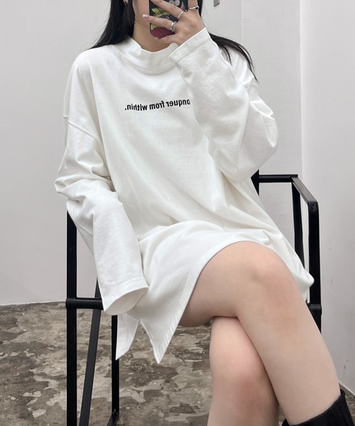EPIMI E'PIMMY(エピミエピミー)の「〈ユニセックス〉ハイネックロゴプリントプルオーバー(Tシャツ/カットソー・レディース・オフホワイト/ブラック/ネイビー/オートミール・MEDIUM)」の2枚目の写真