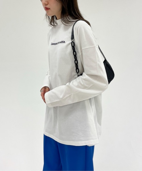 EPIMI E'PIMMY(エピミエピミー)の「〈ユニセックス〉ハイネックロゴプリントプルオーバー(Tシャツ/カットソー・レディース・オフホワイト/ブラック/ネイビー/オートミール・MEDIUM)」の7枚目の写真