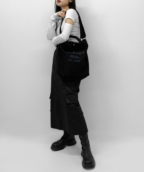 LVEU.(ラブユ.)の「2way canvas logo tote bag/ メッセージ2wayショルダートートバッグ(トートバッグ・レディース・ブラック・FREE)」の4枚目の写真