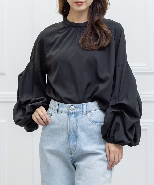 clear（クリア）の「バンドカラーボリュームスリーブブラウス（シャツ/ブラウス・レディース・ブルー系その他/ホワイト系その他/ベージュ系その他/マルチ/ブラック/サックスブルー/オフホワイト・F）」の4枚目の写真