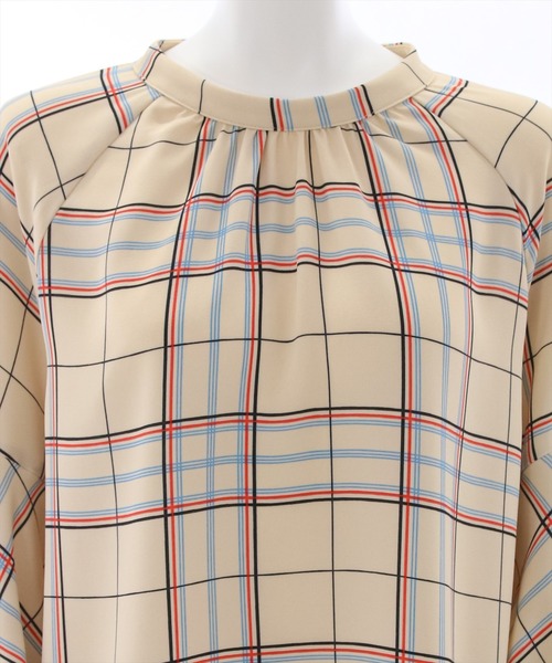 clear（クリア）の「バンドカラーボリュームスリーブブラウス（シャツ/ブラウス・レディース・ブルー系その他/ホワイト系その他/ベージュ系その他/マルチ/ブラック/サックスブルー/オフホワイト・F）」の11枚目の写真