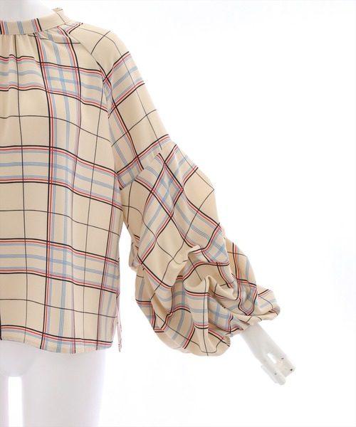 clear（クリア）の「バンドカラーボリュームスリーブブラウス（シャツ/ブラウス・レディース・ブルー系その他/ホワイト系その他/ベージュ系その他/マルチ/ブラック/サックスブルー/オフホワイト・F）」の9枚目の写真