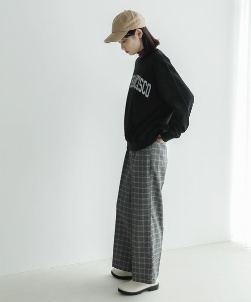 LAKOLE（ラコレ）の「ロゴスウェットプルオーバー / 184007（スウェット・レディース・オフホワイト/グレー/ブラック・SMALL/MEDIUM）」の11枚目の写真