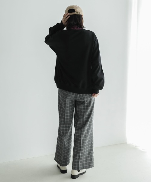 LAKOLE（ラコレ）の「ロゴスウェットプルオーバー / 184007（スウェット・レディース・オフホワイト/グレー/ブラック・SMALL/MEDIUM）」の12枚目の写真