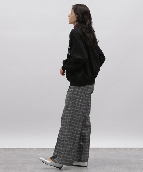 LAKOLE（ラコレ）の「ロゴスウェットプルオーバー / 184007（スウェット・レディース・オフホワイト/グレー/ブラック・SMALL/MEDIUM）」の20枚目の写真