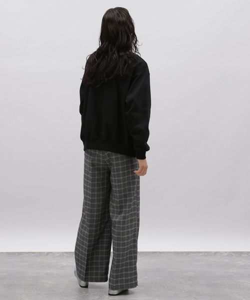 LAKOLE（ラコレ）の「ロゴスウェットプルオーバー / 184007（スウェット・レディース・オフホワイト/グレー/ブラック・SMALL/MEDIUM）」の21枚目の写真