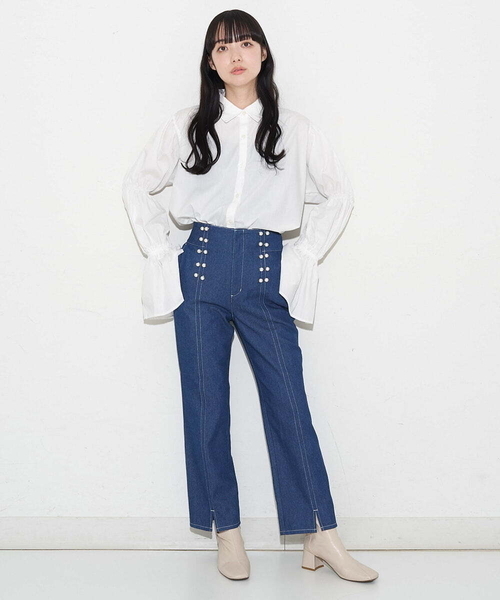 A de a.v.v（アードアー・ヴェ・ヴェ）の「パール釦デニムパンツ（デニムパンツ・レディース・ブラック/ブルー・SMALL/MEDIUM/38/36）」の2枚目の写真