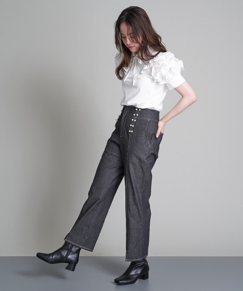A de a.v.v（アードアー・ヴェ・ヴェ）の「パール釦デニムパンツ（デニムパンツ・レディース・ブラック/ブルー・SMALL/MEDIUM/38/36）」の3枚目の写真