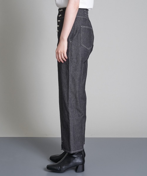 A de a.v.v（アードアー・ヴェ・ヴェ）の「パール釦デニムパンツ（デニムパンツ・レディース・ブラック/ブルー・SMALL/MEDIUM/38/36）」の8枚目の写真