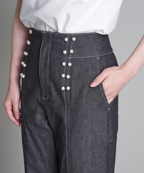 A de a.v.v（アードアー・ヴェ・ヴェ）の「パール釦デニムパンツ（デニムパンツ・レディース・ブラック/ブルー・SMALL/MEDIUM/38/36）」の12枚目の写真