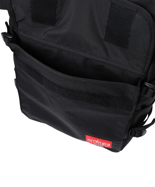 Manhattan Portage(マンハッタンポーテージ)の「Silvercup Backpack ONLY NYC(バックパック/リュック・メンズ・ブラック・MEDIUM)」の6枚目の写真
