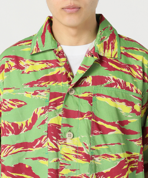 JOURNAL STANDARD（ジャーナルスタンダード）の「【TAKE IT】 TIGER CAMO S/S SH（シャツ/ブラウス・メンズ・ブラック/グリーン/オレンジ・MEDIUM/LARGE）」の10枚目の写真