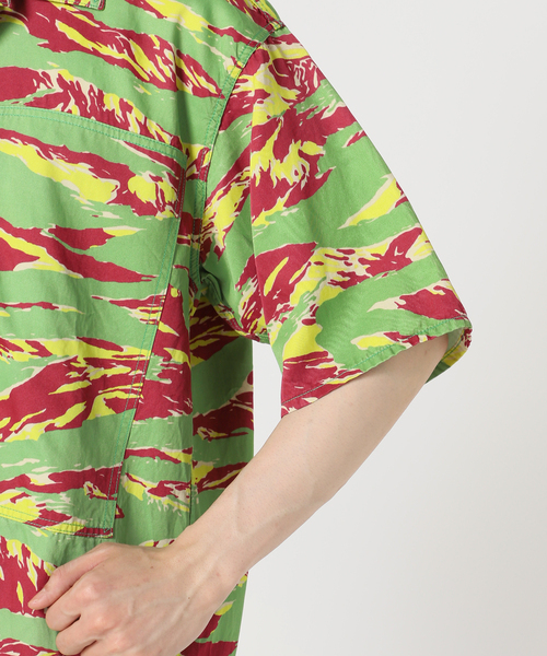 JOURNAL STANDARD（ジャーナルスタンダード）の「【TAKE IT】 TIGER CAMO S/S SH（シャツ/ブラウス・メンズ・ブラック/グリーン/オレンジ・MEDIUM/LARGE）」の12枚目の写真