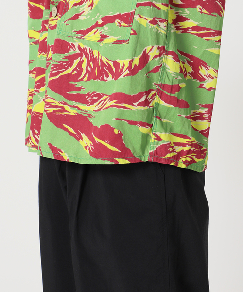 JOURNAL STANDARD（ジャーナルスタンダード）の「【TAKE IT】 TIGER CAMO S/S SH（シャツ/ブラウス・メンズ・ブラック/グリーン/オレンジ・MEDIUM/LARGE）」の13枚目の写真