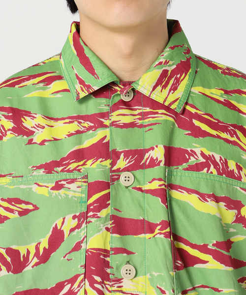 JOURNAL STANDARD（ジャーナルスタンダード）の「【TAKE IT】 TIGER CAMO S/S SH（シャツ/ブラウス・メンズ・ブラック/グリーン/オレンジ・MEDIUM/LARGE）」の17枚目の写真