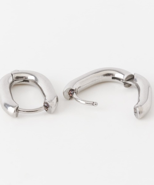 URBAN RESEARCH Sonny Label（アーバンリサーチサニーレーベル）の「サージカルステンレスオーバルフープピアス（ピアス（両耳用）・レディース・ゴールド/シルバー・ONE）」の5枚目の写真