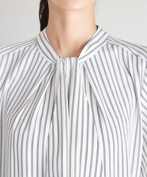 ROPE' PICNIC（ロペピクニック）の「2WAY/ボウタイハーフスリーブブラウス（シャツ/ブラウス・レディース・ライトグレー/ホワイト系その他/ホワイト系その他2/チャコールグレー/ホワイト・38）」の9枚目の写真